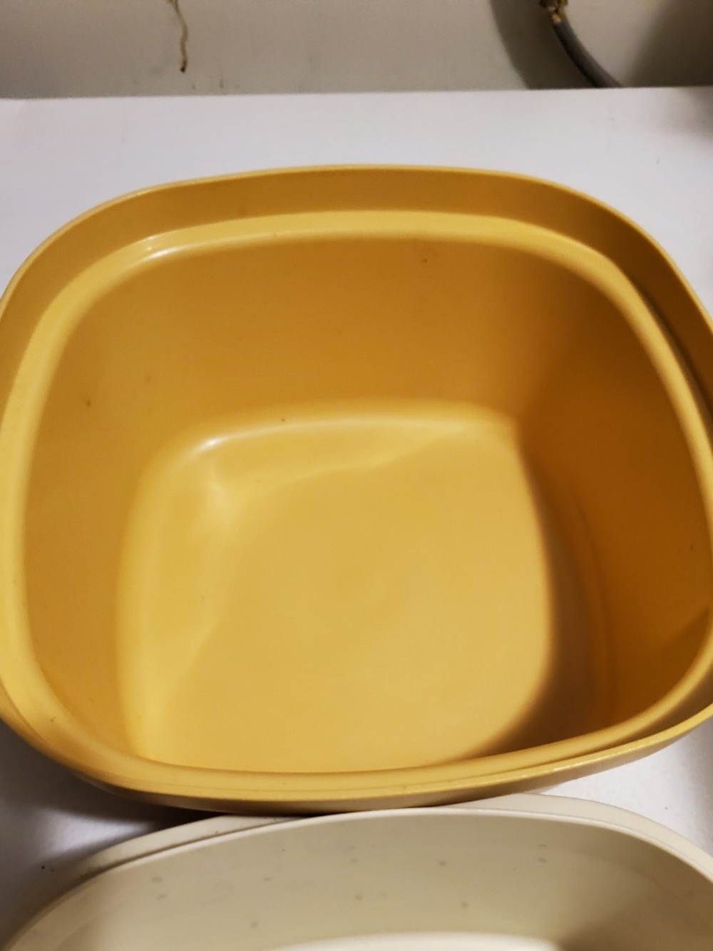 Tupperware cake taker with lid